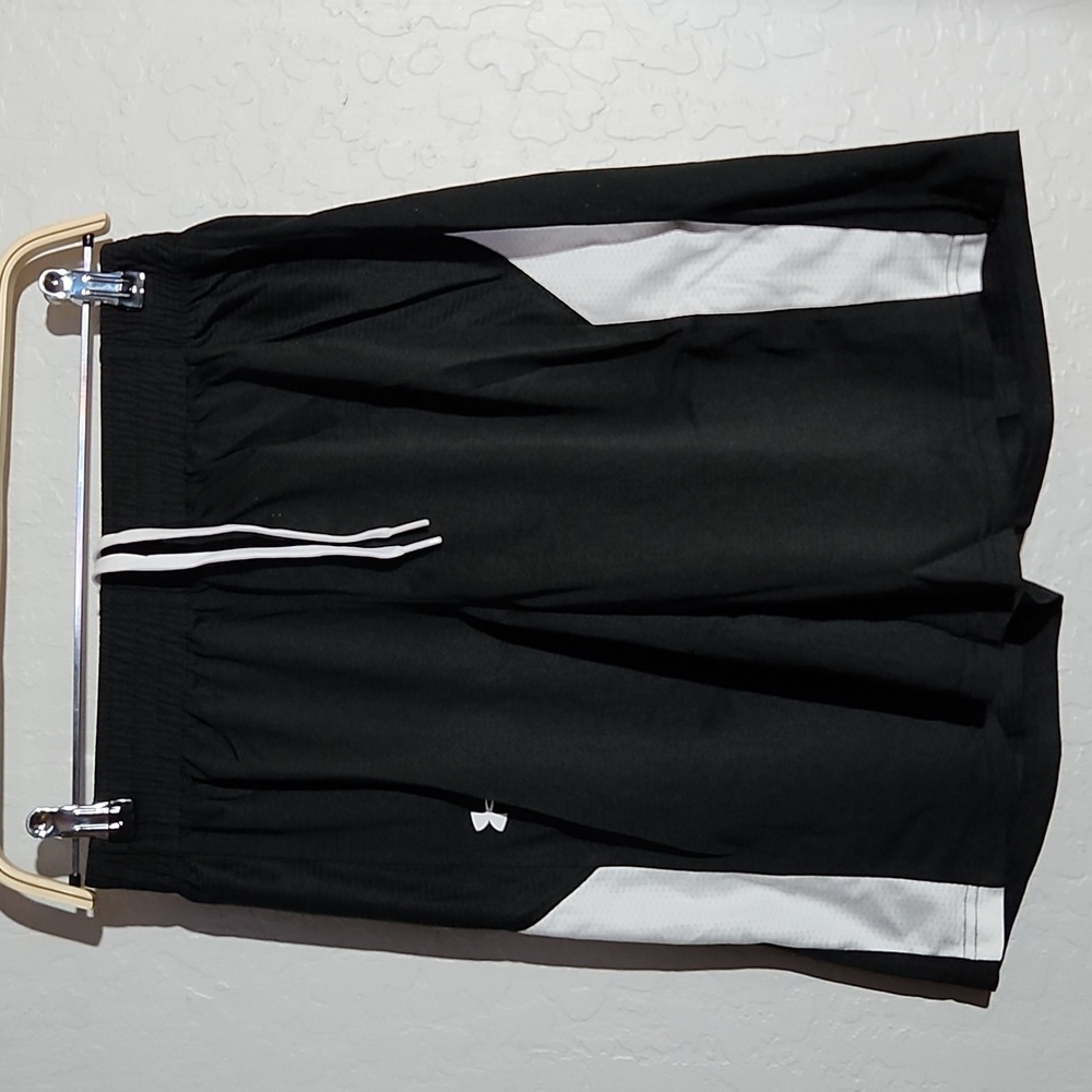 UNDER ARMOUR Small Fury Black White Basketball Shorts